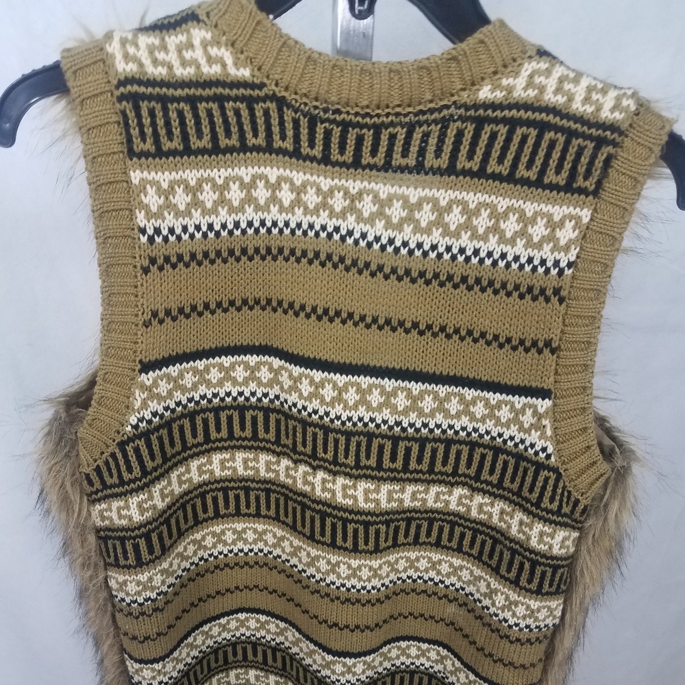 Xhilaration Faux Fur Vest - Picture 2 of 3